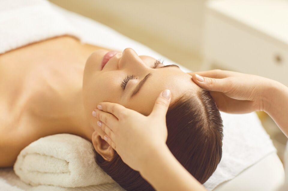 Czym różni się tradycyjny masaż od masażu relaksacyjnego?