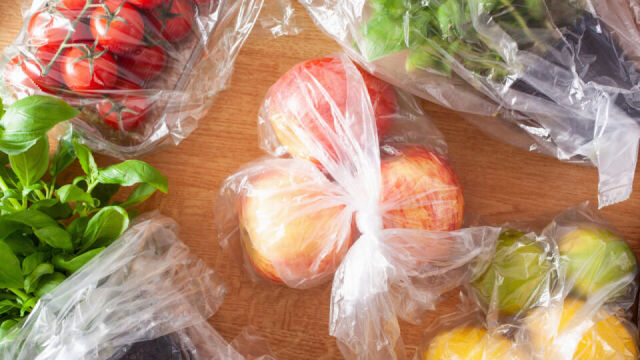 Foliowe opakowania na owoce a trend zero waste – czy istnieje sprzeczność?