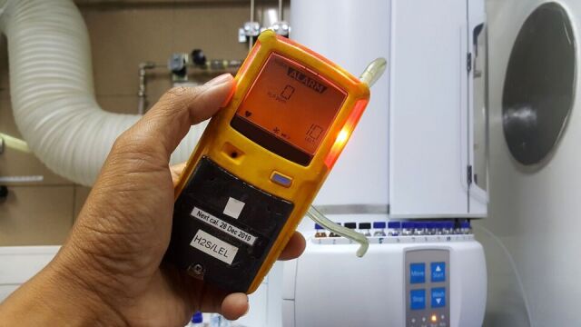 Praktyczne zastosowania przenośnych detektorów gazu w przemyśle