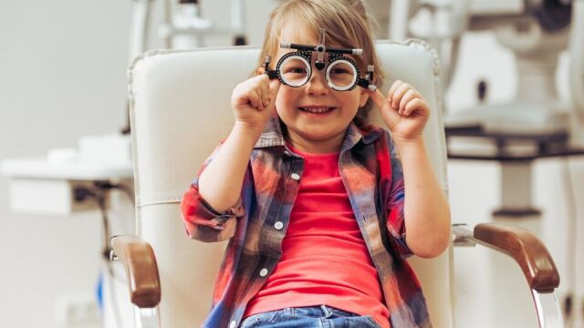 Gdzie najlepiej umówić się na wizytę u okulisty dla dziecka
