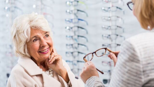 Ochrona przed szkodliwym promieniowaniem UV: czy tylko okulary od optyka są skuteczne?