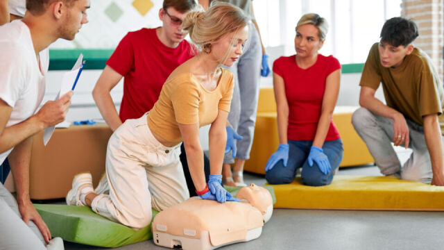 Praktyczne umiejętności ratowania życia - co zyskasz na warsztatach?