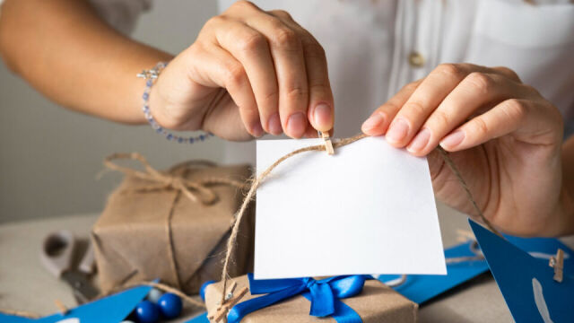 Jak znalezienie odpowiedniego personalizowanego prezentu może wzmocnić więź między osobami